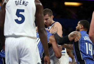 NBA赛场再次发生斗殴 别利察和阿弗拉罗激烈冲突